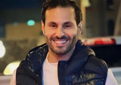 دوار مفاجئ على الهواء.. علي كاكولي يثير القلق ويعتذر للجمهور