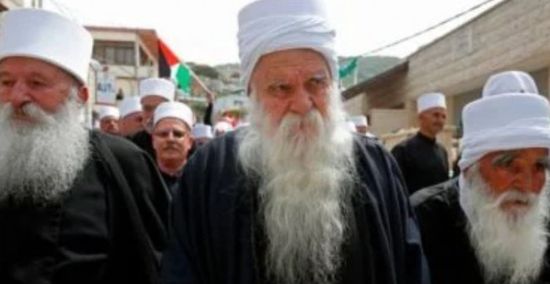 زعيم الدروز يطالب نتنياهو وترامب بالانفصال عن سوريا