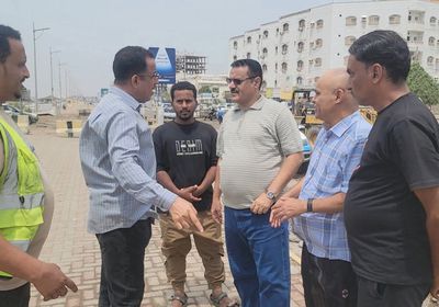 بدء صيانة شارع كورنيش المرشدي في المنصورة