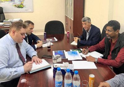 غرفة عدن التجارية والسفارة الروسية تستعرضان الفرص الاستثمارية