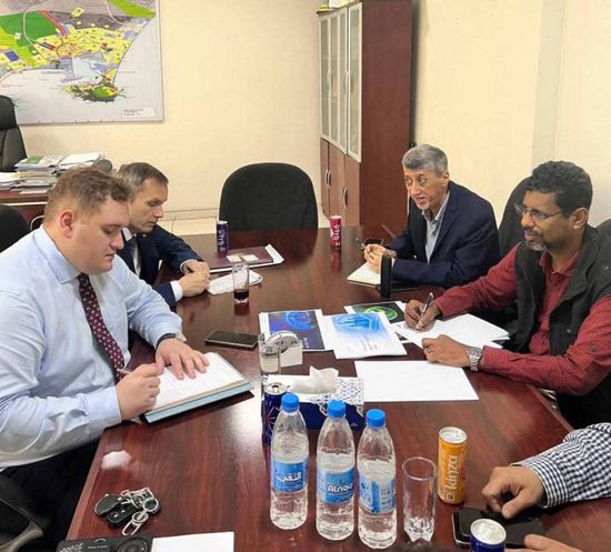 غرفة عدن التجارية والسفارة الروسية تستعرضان الفرص الاستثمارية