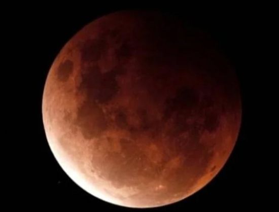 الإمارات تدعو إلى إقامة صلاة الخسوف غداً