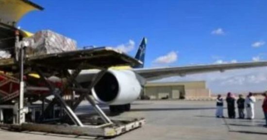 السعودية.. الطائرة الـ62 تصل مطار العريش لإغاثة أهالي غزة