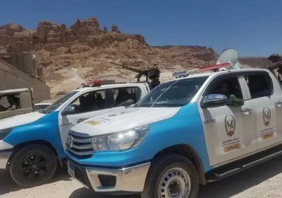 شرطة شبوة تحرر شابًا من مختطفيه وتعيده لأسرته