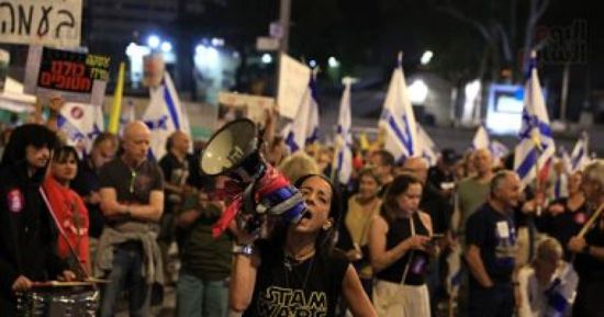 فشل لنتنياهو.. عائلات الأسرى الإسرائيليين يعلقون على بيان حماس