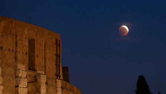 موعد خسوف القمر في مصر وتوقيت نهايته