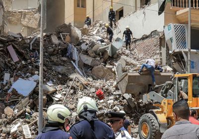 3 قتلى وعشرات الجرحى بانهيار مبنى في إندونيسيا