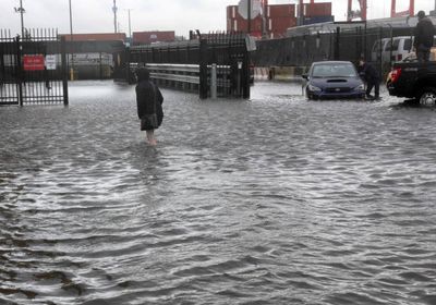 أمطار غزيرة تغلق طرقًا وتعطل قطارات في شمال شرق السويد