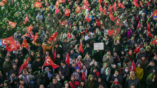 آلاف الأتراك ينظمون مظاهرات احتجاجية ضد أردوغان