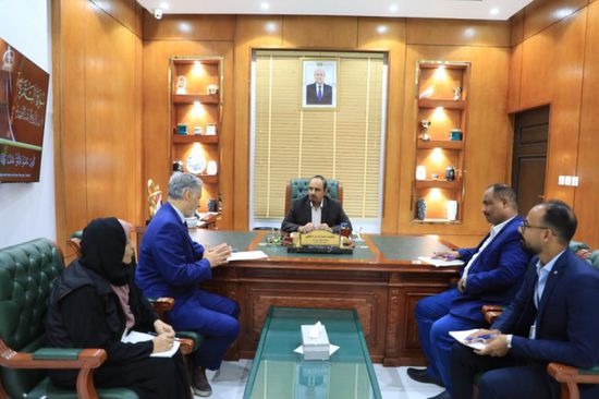 محافظ حضرموت يناقش مع وفد صندوق السكان التعاون الثنائي