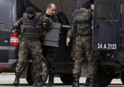 القبض على شاب بعد مقتل رجلي شرطة في هجوم مسلح بتركيا