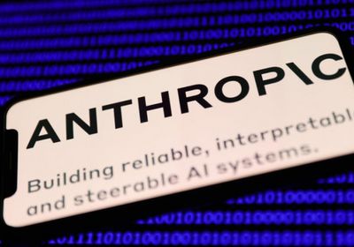 "أنثروبيك" توافق على تسوية بقيمة 1.5 مليار دولار مع كُتّاب