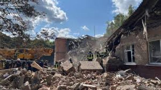 مقتل 23 في غارة روسية على قرية بشرق أوكرانيا