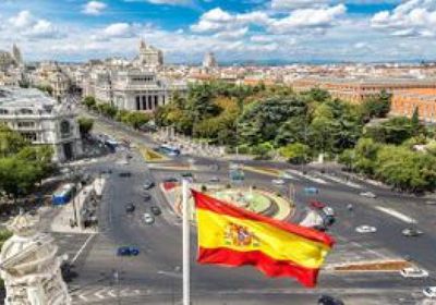 إسبانيا تعتزم حظر التدخين في شرفات الحانات والشواطئ والملاعب