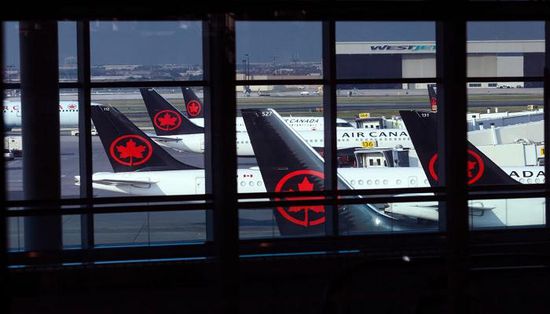 مضيفو "إير كندا" يرفضون اتفاق الأجور