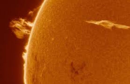 علماء الفلك يرصدون ظاهرة قوية وغامضة في الكون