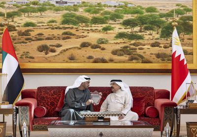 الشيخ محمد بن زايد وملك البحرين يبحثان علاقات البلدين والتطورات الإقليمية