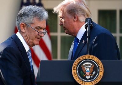 ترامب يعود للهجوم على باول ويطالب بخفض الفائدة