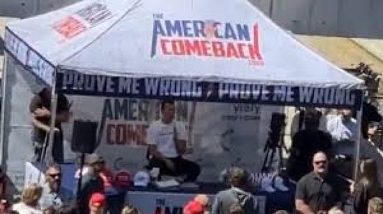 اعتقال المشتبه به في اغتيال المحافظ الأمريكي تشارلي كيرك