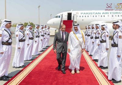 رئيس الوزراء الباكستاني يصل الدوحة