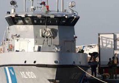 طاقم يبحث عن مصائد الأخطبوط غير القانونية في اليونان