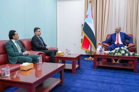 الرئيس الزُبيدي يؤكد دعمه للنهوض بالواقع الثقافي والسياحي