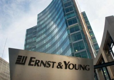 إرنست آند يونج تتوقع تباطؤ مبيعات السيارات الكهربائية في أمريكا