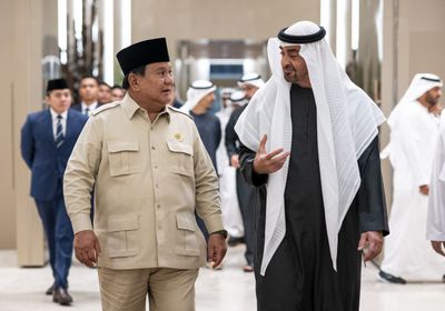 محمد بن زايد والرئيس الإندونيسي يبحثان العلاقات بين البلدين