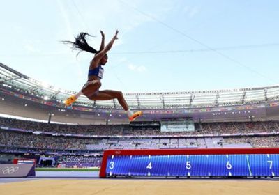 ديفيز-وودهول تضيف لقب بطولة العالم في الوثب الطويل إلى اللقب الأولمبي