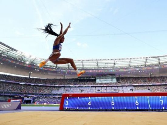 ديفيز-وودهول تضيف لقب بطولة العالم في الوثب الطويل إلى اللقب الأولمبي