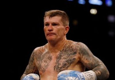 وفاة الملاكم البريطاني ريكي هاتون عن 46 عامًا