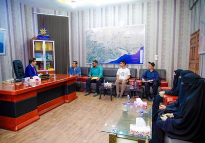 محافظ شبوة يستقبل فريق مبادرة دليل شبوة الطبي الإلكتروني