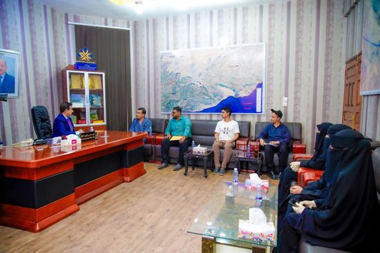 محافظ شبوة يستقبل فريق مبادرة دليل شبوة الطبي الإلكتروني