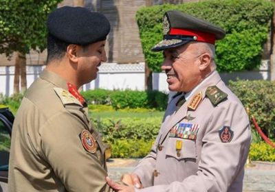 في أول زيارة خارجية.. رئيس الأركان الليبي يصل القاهرة