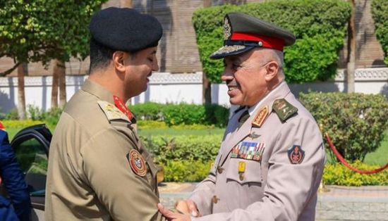 في أول زيارة خارجية.. رئيس الأركان الليبي يصل القاهرة