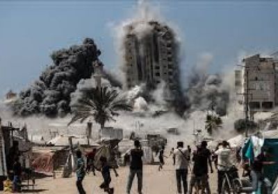 الجيش الإسرائيلي يقصف مربعًا سكنيًا بحي الدرج وسط غزة