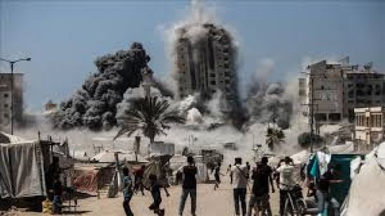 الجيش الإسرائيلي يقصف مربعًا سكنيًا بحي الدرج وسط غزة