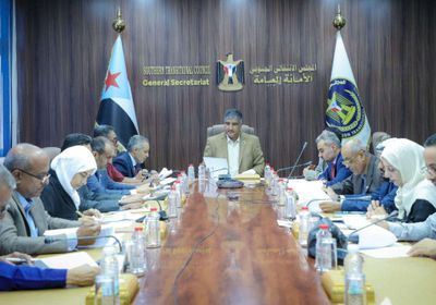 أمانة الانتقالي تندد بانقطاع مرتبات الموظفين وتجاهل "الرئاسي"