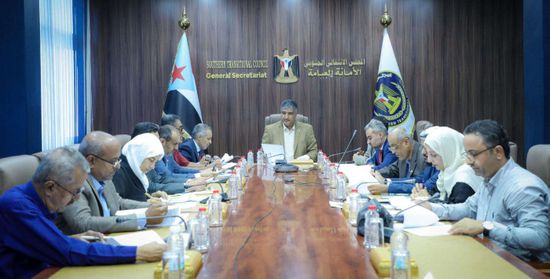 أمانة الانتقالي تندد بانقطاع مرتبات الموظفين وتجاهل "الرئاسي"