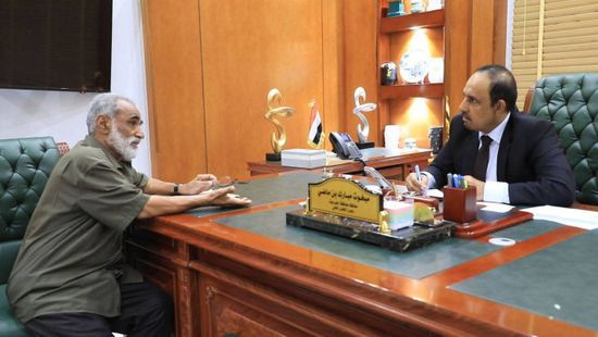 محافظ حضرموت يبحث احتياجات مراكز غسيل الكلى بالمكلا والشحر