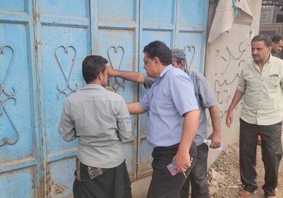 استمرار حملة إغلاق المحال التجارية المخالفة في المنصورة