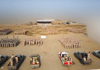 العمالقة الجنوبية تنظم عرضا عسكريا بحضور الداعري