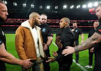 يوبانك جونيور يستعين بمدرب كروفورد قبل مواجهة كونور بن