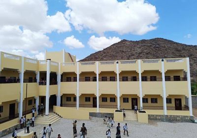 بتمويل إماراتي.. افتتاح مدرسة الحنك للبنات بمديرية نصاب