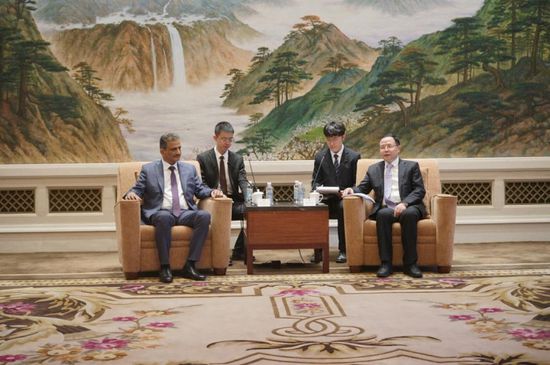 لملس يعقد مباحثات مع نائب رئيس المؤتمر الاستشاري الصيني في شنغهاي