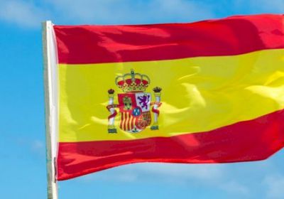 عناصر الإطفاء يكافحون حريقين كبيرين في شمال غرب إسبانيا