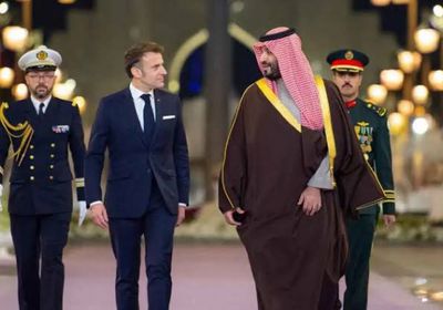 ماكرون يناقش مع ولي العهد السعودي مؤتمر حل الدولتين