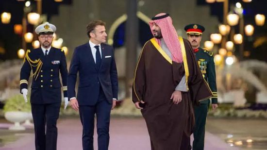 ماكرون يناقش مع ولي العهد السعودي مؤتمر حل الدولتين