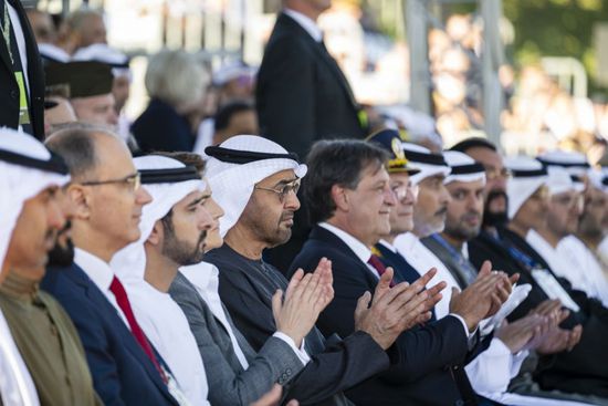 محمد بن زايد والرئيس فوتشيتش يشهدان العرض العسكري بمناسبة يوم الوحدة الصربي
