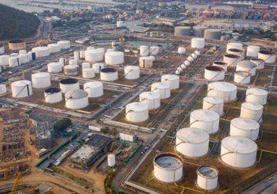 مخزونات النفط الأمريكية تتراجع وسط مرونة الطلب